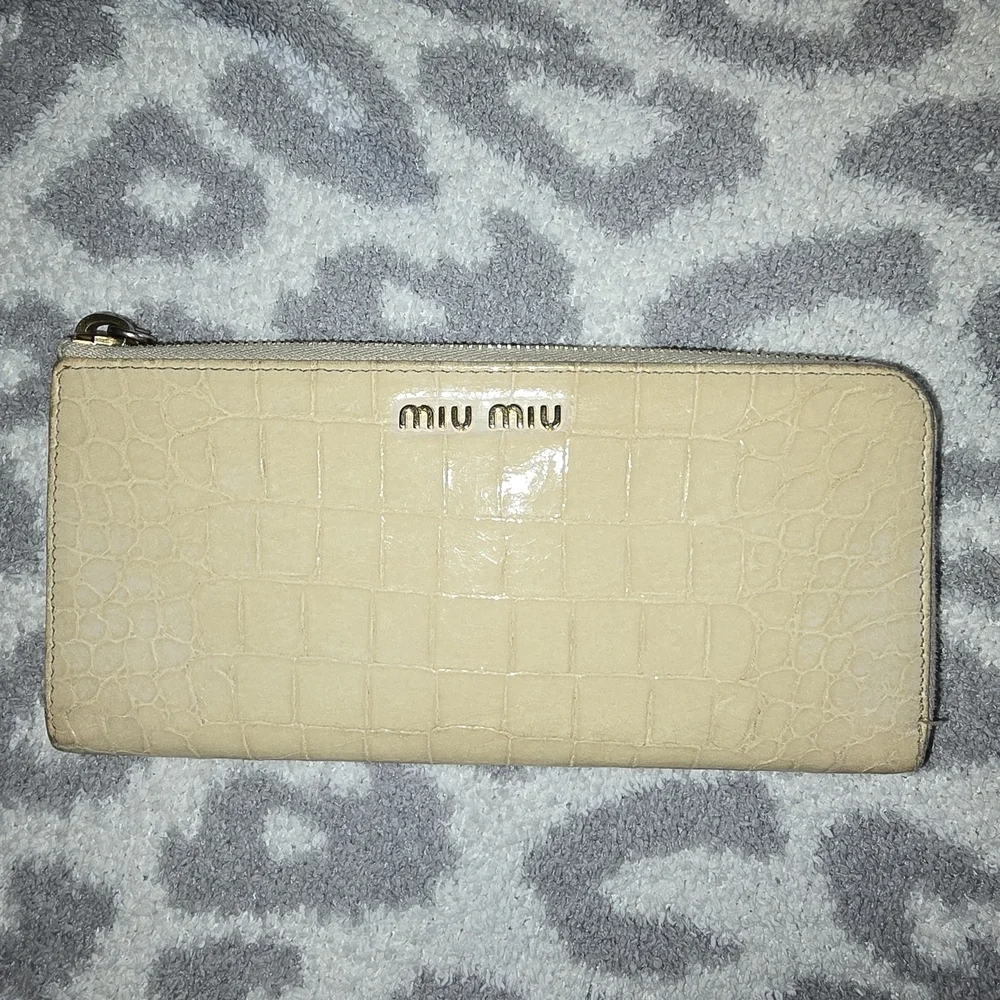 Miu Miu Cream Croc-Embossed Leather Accordian Zip Wallet